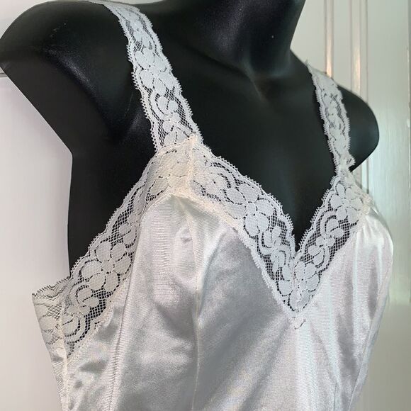 Vintage white nylon lace camisole - Picture 4 of 5